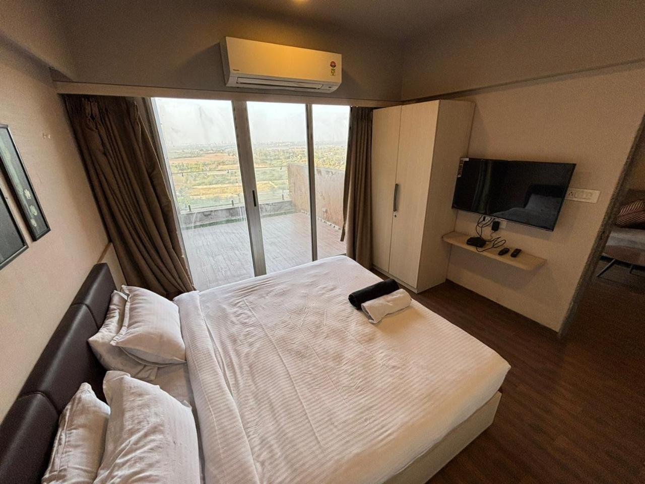 Weekend Address By Honest Homes Surat Exteriör bild