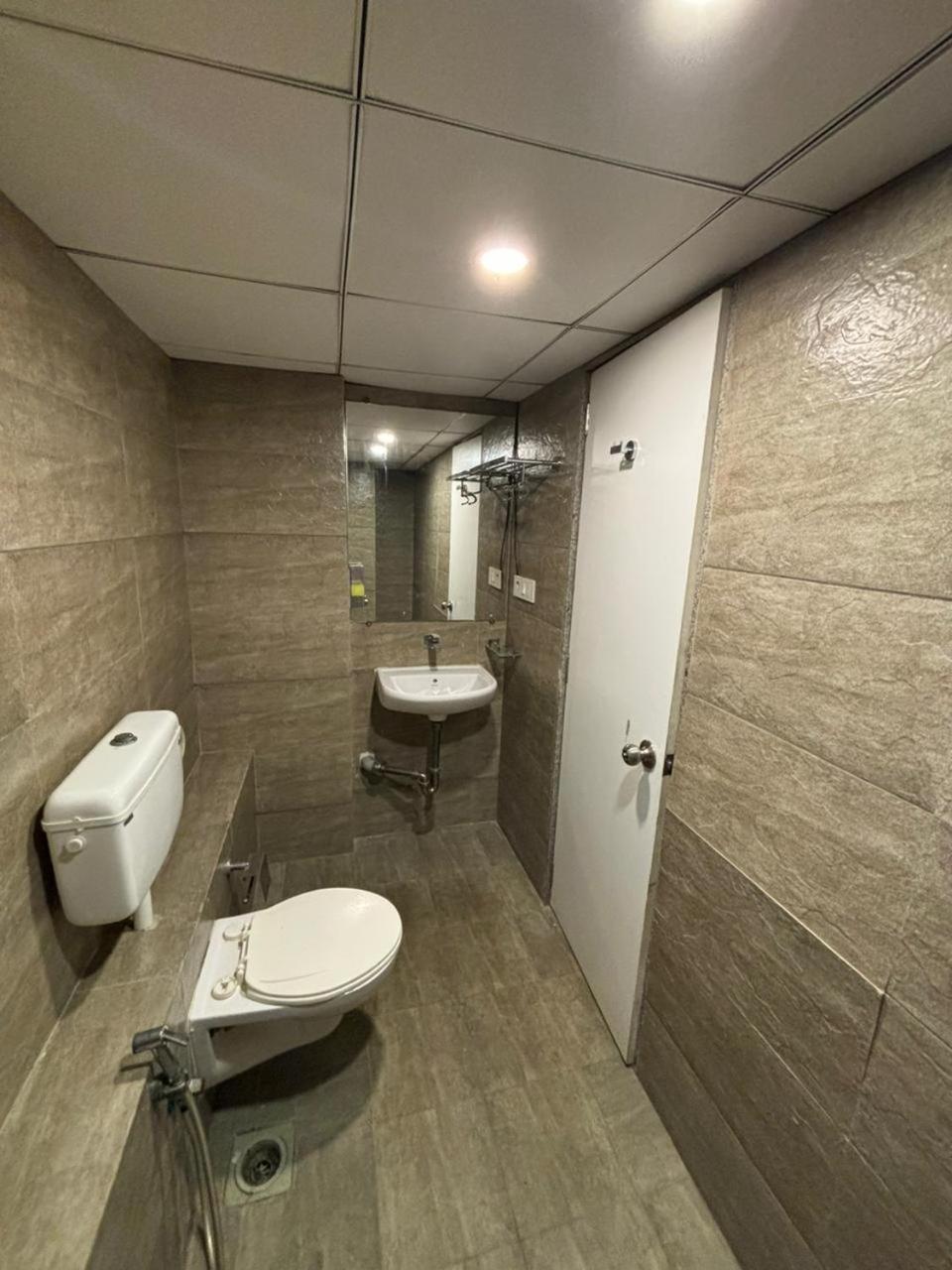 Weekend Address By Honest Homes Surat Exteriör bild